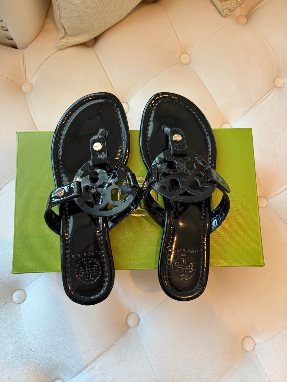 Tory Burch Black Patent Leather Logo Thong Sandals with Gold Accents - Picture 2 of 6